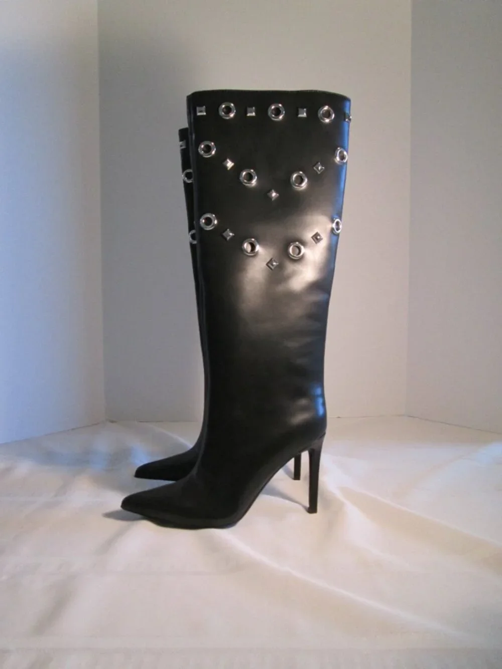 I.N.C. Saiqa Grommet Knee High Boots NIB Sz 6 - Picture 3 of 10